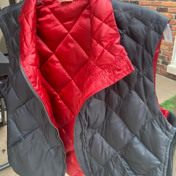 Lightweight Reversible Vest - Picture 7 of 11